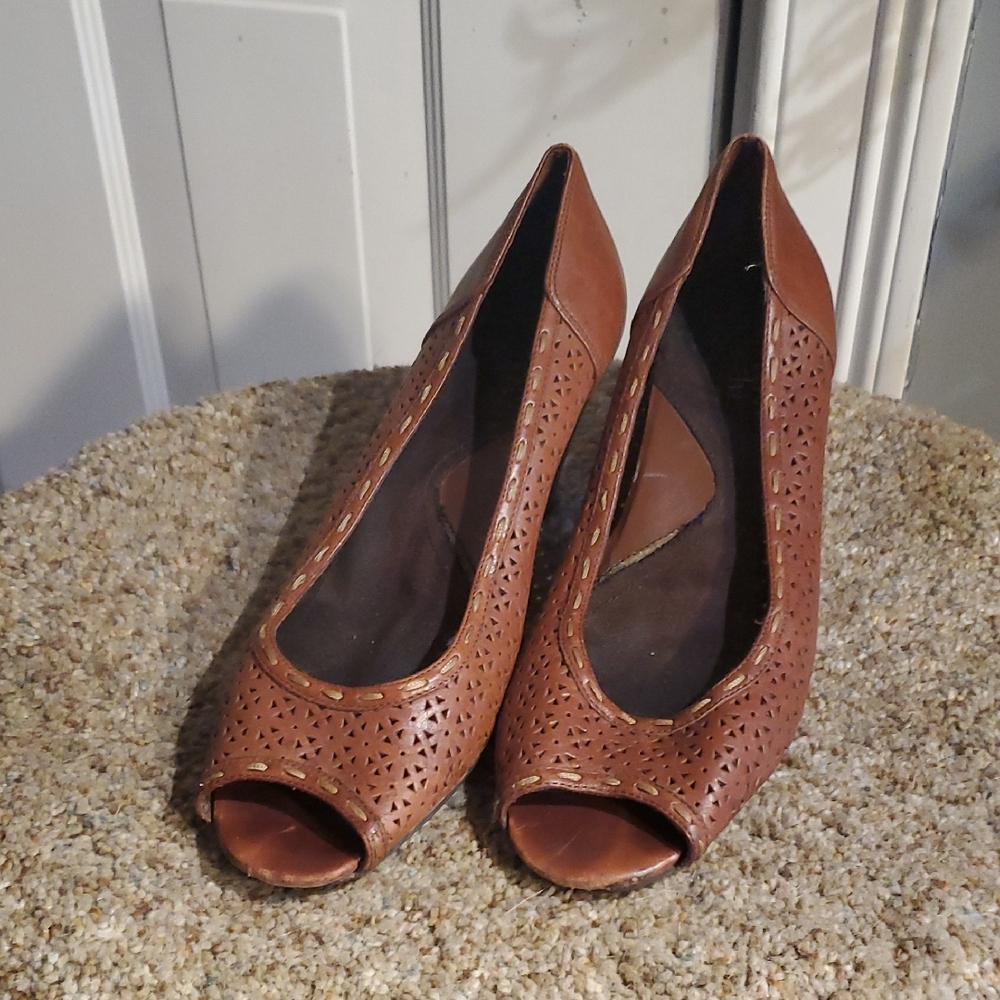 What's What Elegant Brown Peep-Toe Heels